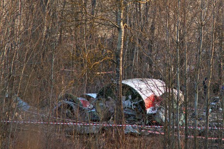 800px-Tu-154-crash-in-smolensk-20100410-11[1].jpg